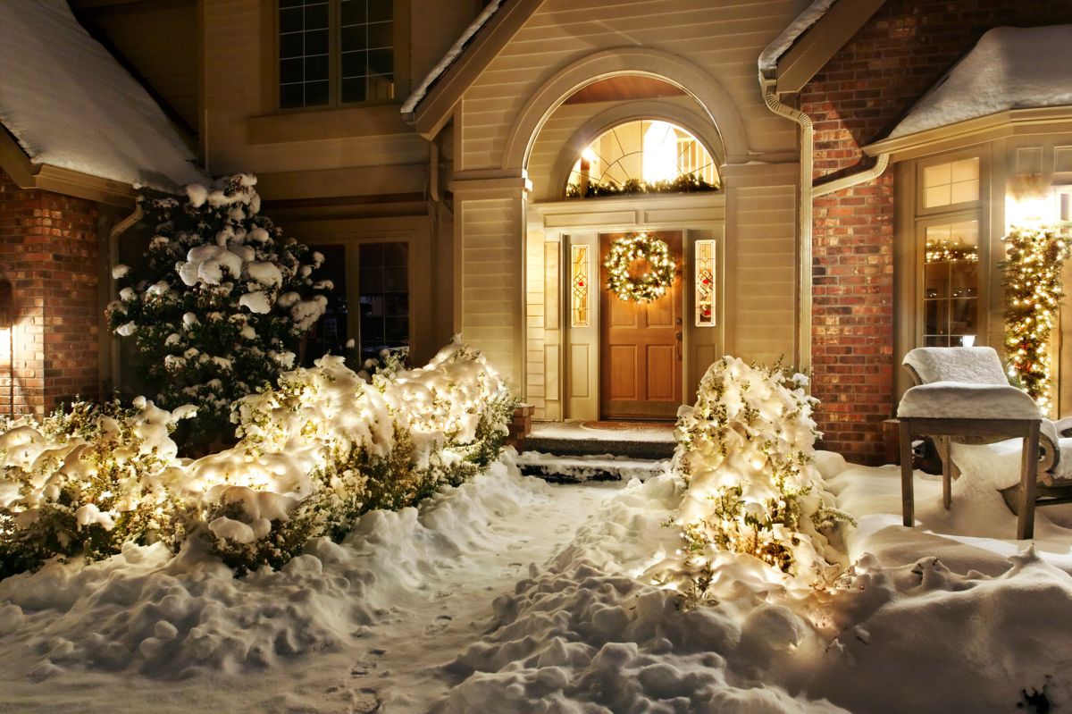 Ozdoby świąteczne LED to sprawdzony sposób na dekoracje ogrodowe. 