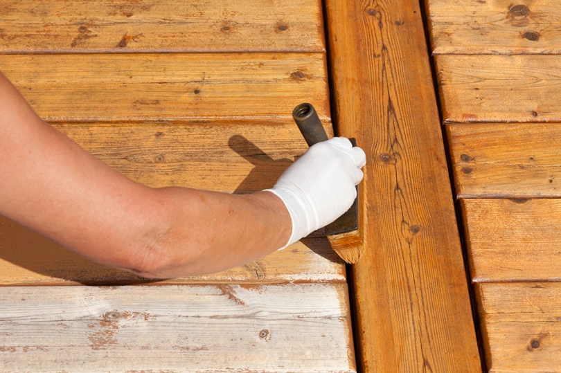 Zabezpieczanie drewnianych desek balkonowych