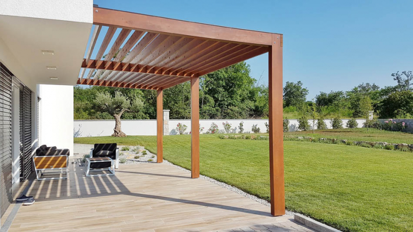Drewniana pergola.