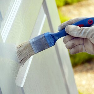 Najlepszy do malowania drzwi będzie wałek malarski.