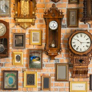 Renowacja zegara z drewna − prosty poradnik