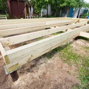 Jak skutecznie zabezpieczyć drewniane legary tarasowe – poradnik