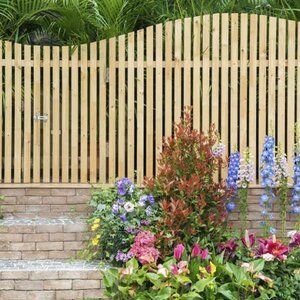 5 pomysłów na drewniane płotki ogrodowe - inspiracje