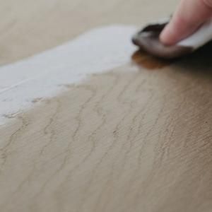 Jak olejować drewno dębowe – porady eksperta 