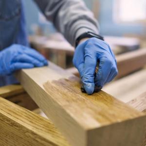 Zasady bejcowania drewna dębowego – praktyczne porady