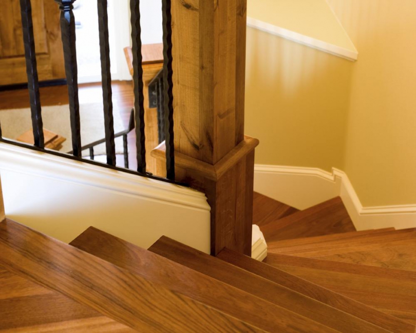 Malowanie drewnianej balustrady