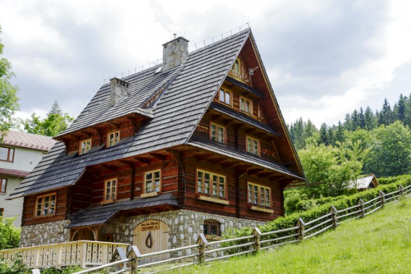 Drewniany dom w górach
