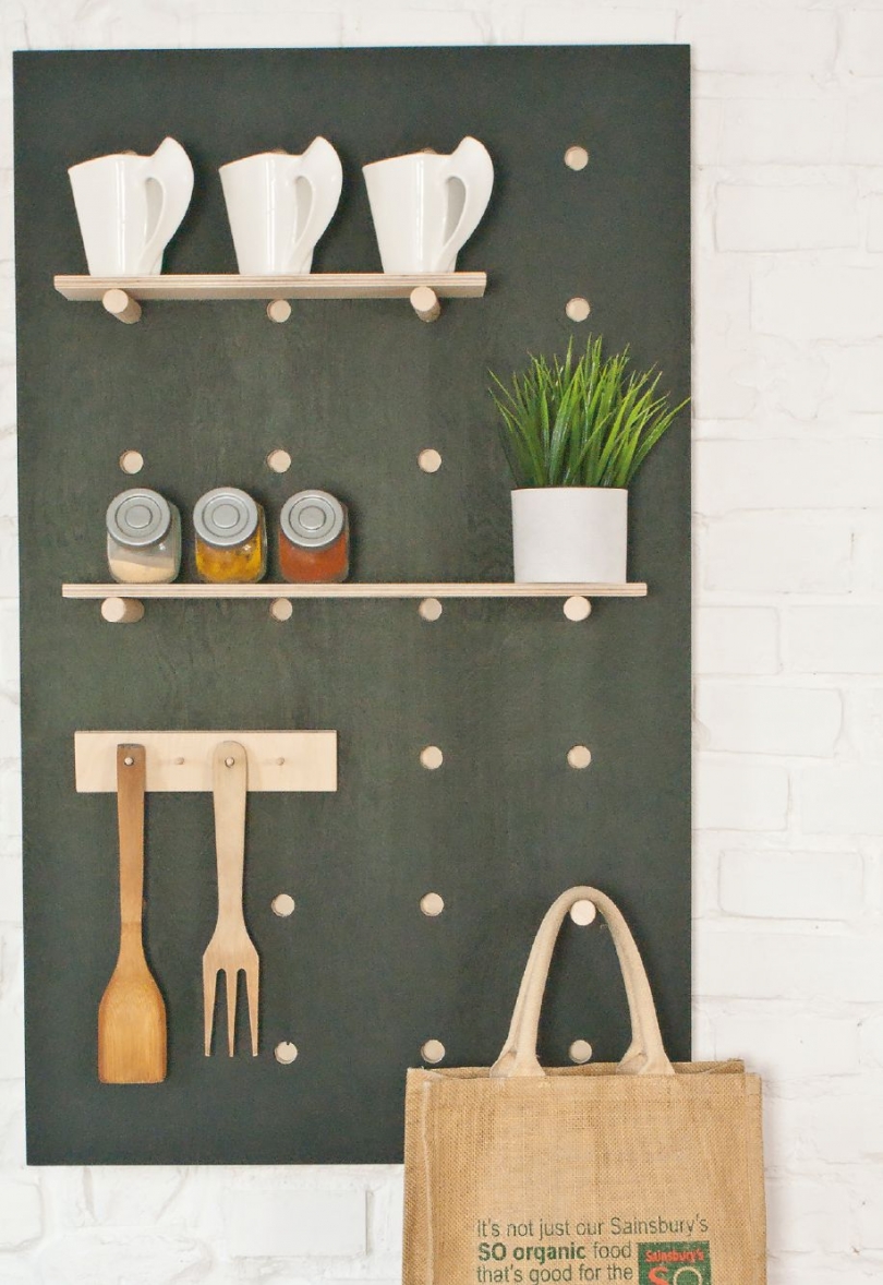 Drewniana tablica narzędziowa - Pegboard.