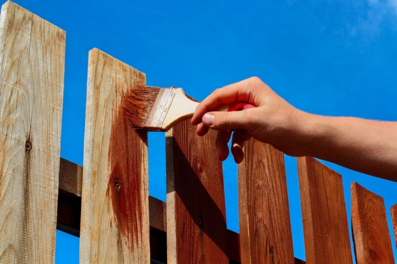<a href=/poradnik/malowanie-drewnianego-plotu-ochrona-i-dekoracja target='_blank'>Malowanie płotu </a>