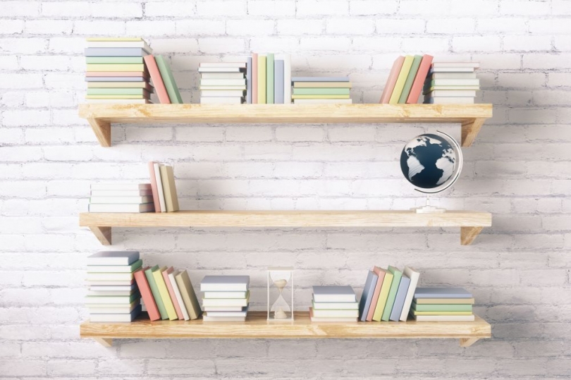 Drewniane półki na książki