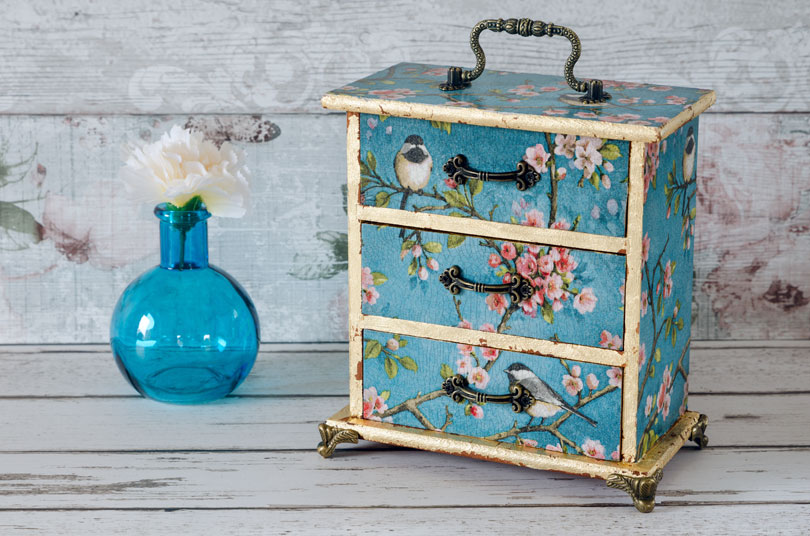 Szafka w stylu decoupage